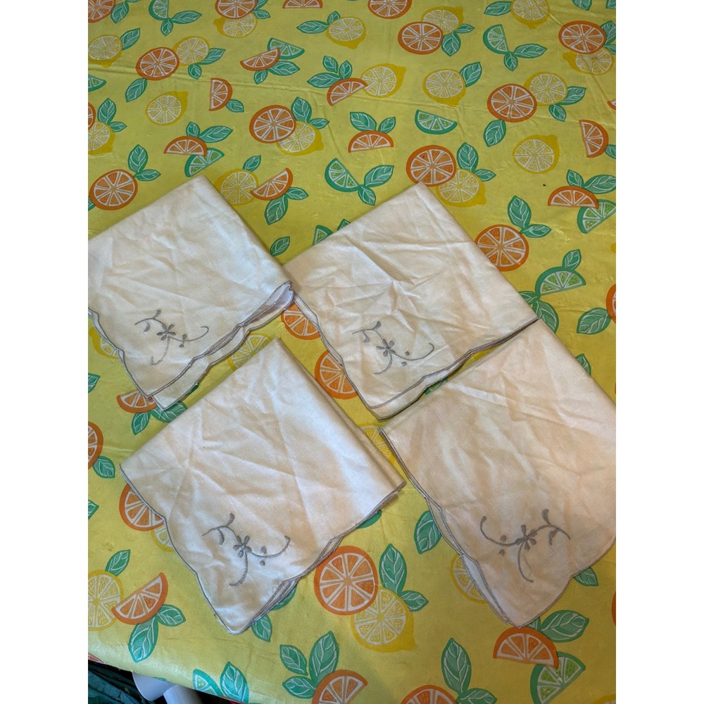 Unbranded Cloth Napkins Unisex‎ OS Cream Floral Embroidered Scalloped Set of 4